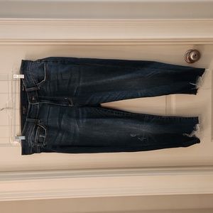 Size 14. Judy blue distressed skinny fit capri
